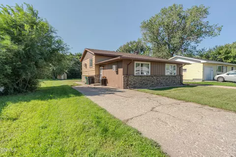 331 333 Ingals Ave W, Bismarck, ND 58504 photo 3