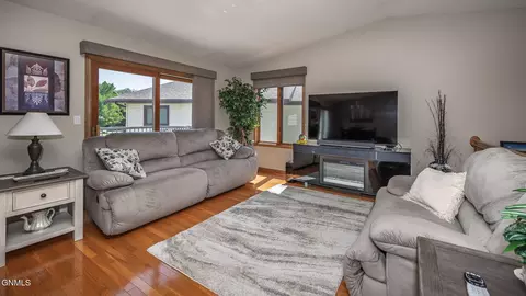 1058 Westwood St, Bismarck, ND 58504