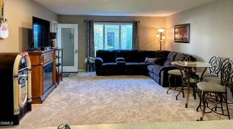 Living - 2121 Sundancer Loop SE, Mandan, ND 58554 photo 2 of 2