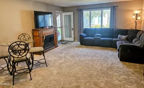 Living - 2121 Sundancer Loop SE, Mandan, ND 58554 photo 1 of 2