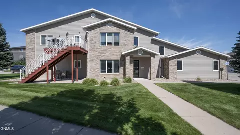 2121 Sundancer Loop SE, Mandan, ND 58554