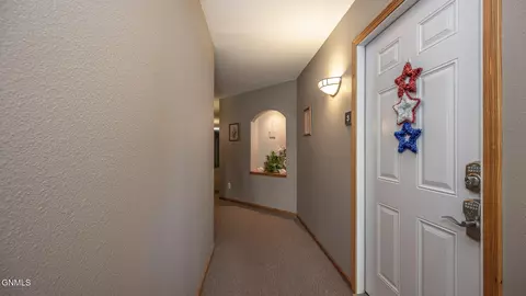 Entry Way - 2121 Sundancer Loop SE, Mandan, ND 58554 photo 2 of 3