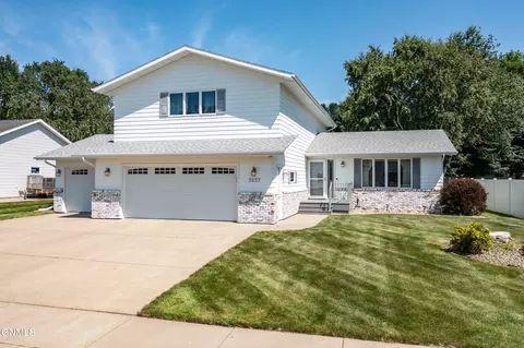 3227 Nevada St, Bismarck, ND 58503