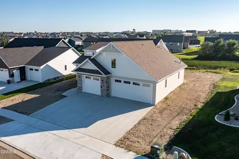 322 Flint Dr, Bismarck, ND 58503 photo 17