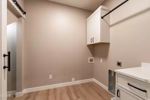 322 Flint Dr, Bismarck, ND 58503 photo 6