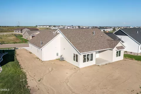 322 Flint Dr, Bismarck, ND 58503 photo 38
