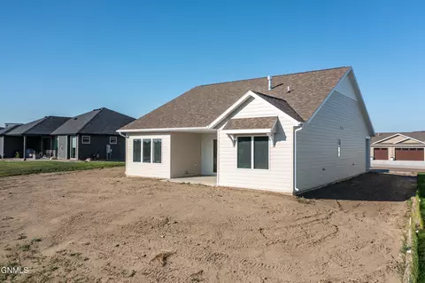 322 Flint Dr, Bismarck, ND 58503 photo 36