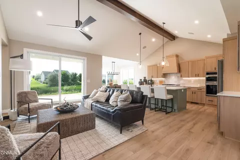 322 Flint Dr, Bismarck, ND 58503 photo 8