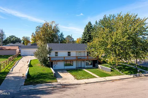 723 6th Ave E, Williston, ND 58801
