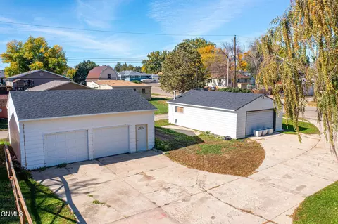 723 6th Ave E, Williston, ND 58801 photo 6