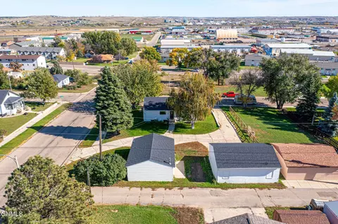723 6th Ave E, Williston, ND 58801 photo 4