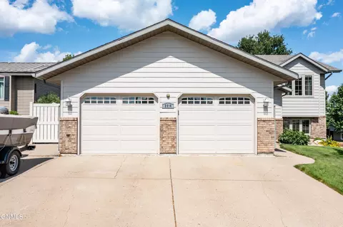 2216 Jackson Ave, Bismarck, ND 58501