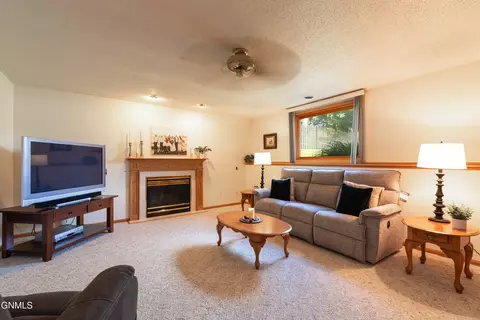 2216 Jackson Ave, Bismarck, ND 58501 photo 31