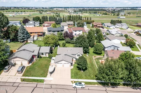 2216 Jackson Ave, Bismarck, ND 58501 photo 4