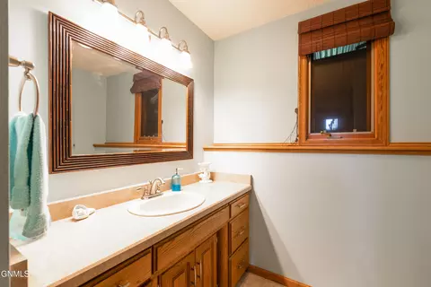 2216 Jackson Ave, Bismarck, ND 58501 photo 33