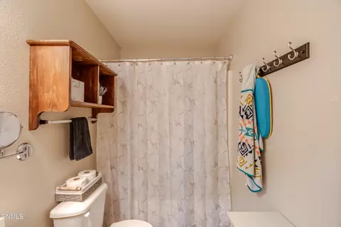 Bath - 4643 Kost Dr, Bismarck, ND 58503 photo 4 of 8