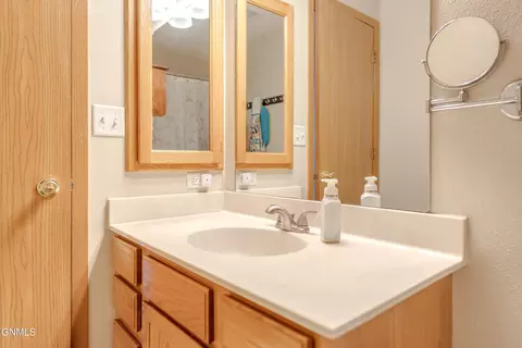Bath - 4643 Kost Dr, Bismarck, ND 58503 photo 2 of 8