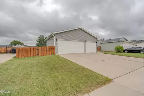 Exterior - 4643 Kost Dr, Bismarck, ND 58503 photo 2 of 7