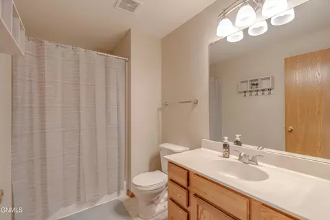 Bath - 4643 Kost Dr, Bismarck, ND 58503 photo 5 of 8