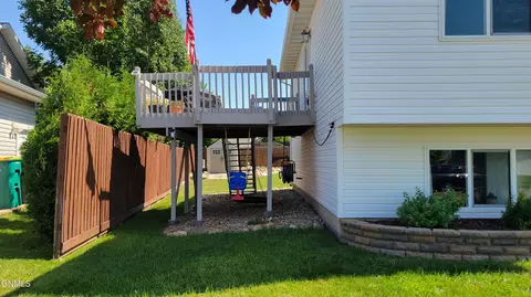 3004 Plainview Dr SE, Mandan, ND 58554 photo 4