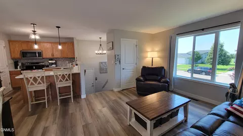 3004 Plainview Dr SE, Mandan, ND 58554 photo 8