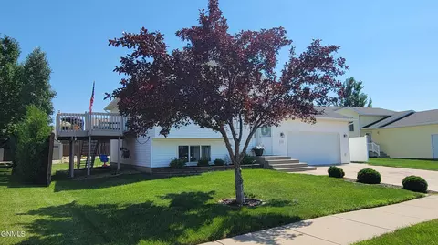 3004 Plainview Dr SE, Mandan, ND 58554 photo 3