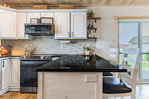 Kitchen - 2235 La Corte Loop, Bismarck, ND 58503 photo 7 of 10
