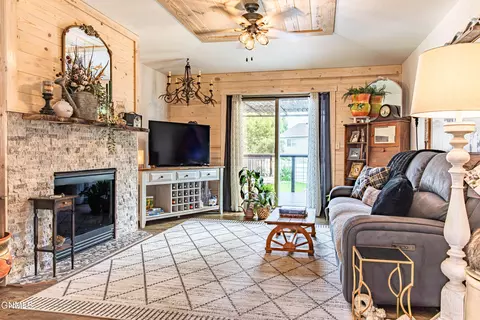 Living - 2235 La Corte Loop, Bismarck, ND 58503 photo 4 of 5
