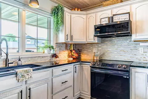 Kitchen - 2235 La Corte Loop, Bismarck, ND 58503 photo 5 of 10