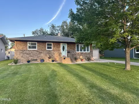 1734 5th Ave NE, Jamestown, ND 58401