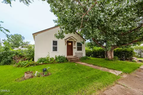 416 5th Ave W, Williston, ND 58801