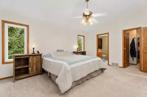 421 Stuttgart Dr, Bismarck, ND 58504 photo 15