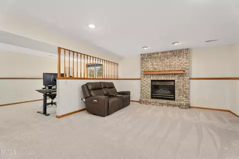 421 Stuttgart Dr, Bismarck, ND 58504 photo 19