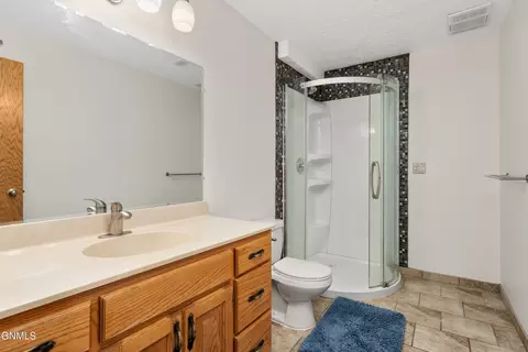 421 Stuttgart Dr, Bismarck, ND 58504 photo 22