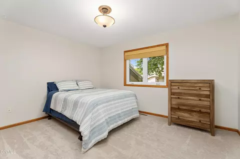421 Stuttgart Dr, Bismarck, ND 58504 photo 11