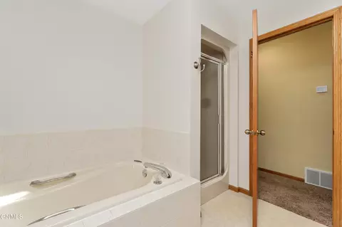 421 Stuttgart Dr, Bismarck, ND 58504 photo 13