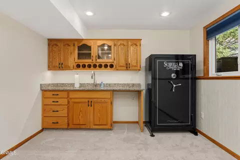 421 Stuttgart Dr, Bismarck, ND 58504 photo 20
