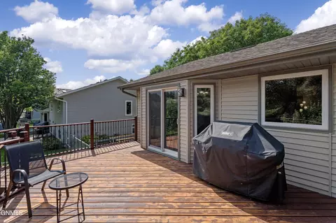 421 Stuttgart Dr, Bismarck, ND 58504 photo 26