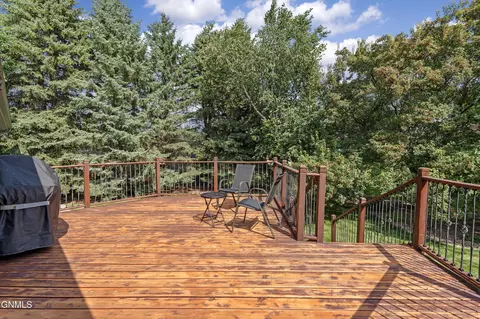 421 Stuttgart Dr, Bismarck, ND 58504 photo 27