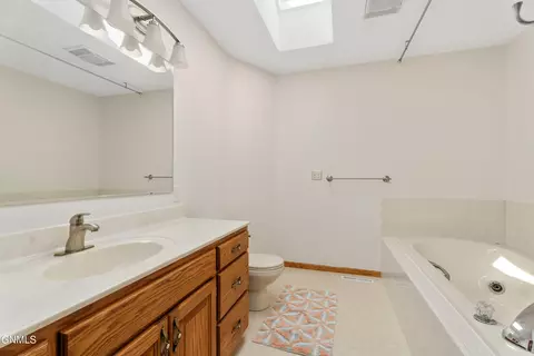 421 Stuttgart Dr, Bismarck, ND 58504 photo 12