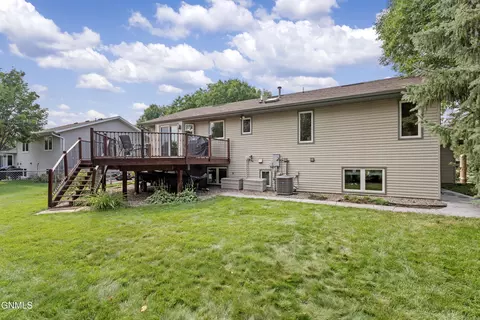 421 Stuttgart Dr, Bismarck, ND 58504 photo 31