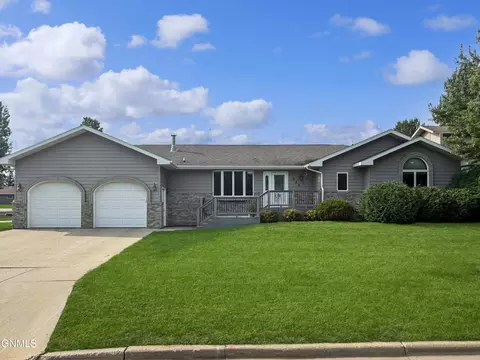 920 15th Ave Se Ave SE, Minot, ND 58701