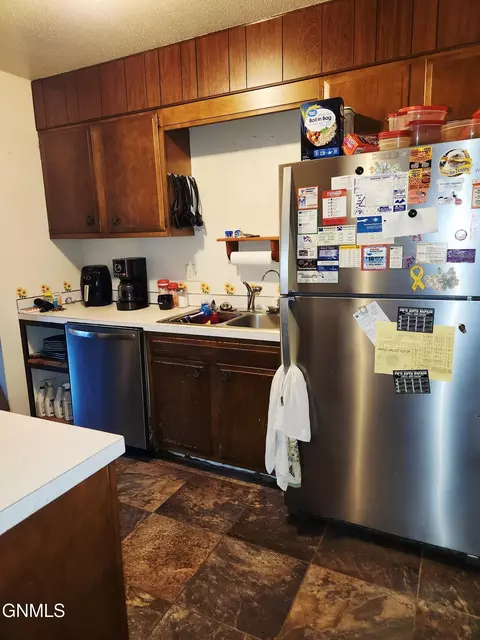 Kitchen - 12118 Johnathan Ave, Menoken, ND 58558 photo 3 of 3