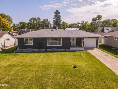 714 6th Ave NE, Valley City, ND 58072