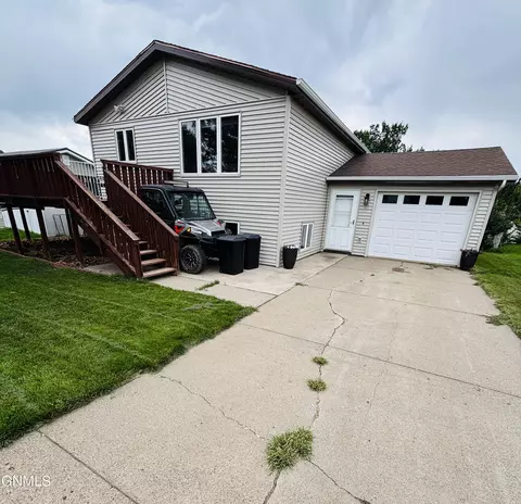 306 7th St S, New Salem, ND 58563