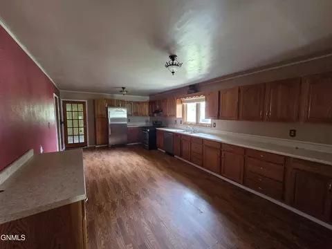 314 College St, Flasher, ND 58535 photo 3