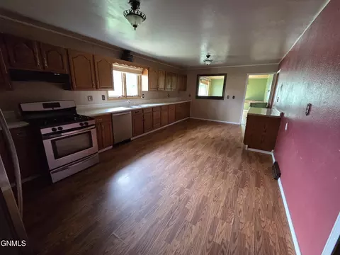 314 College St, Flasher, ND 58535 photo 4