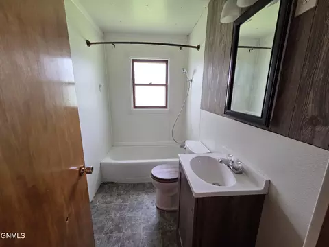 314 College St, Flasher, ND 58535 photo 6