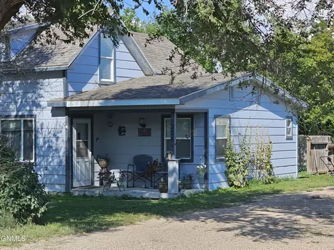 308 Tubman St, Bainville, MT 59212