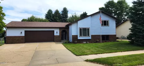 1904 10th Ave SE, Mandan, ND 58554